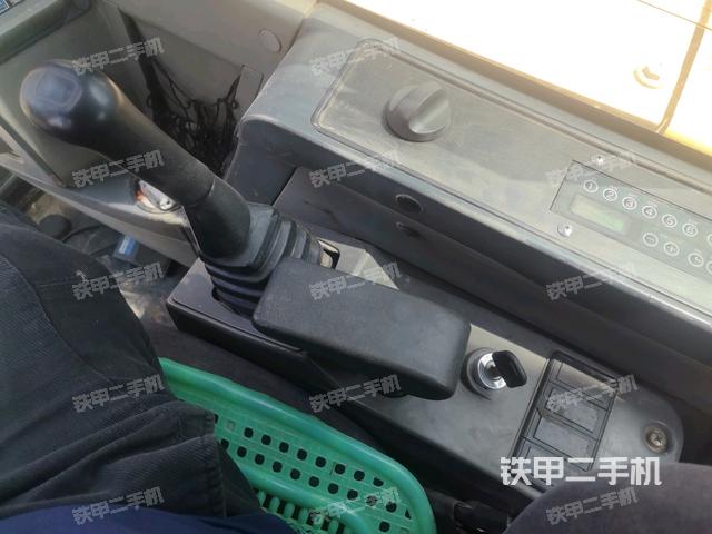 座椅右側(cè)控制臺/鑰匙門/油門/含右手柄（駕駛室部分）