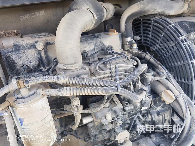 液压泵舱室正面整体（整机外观）