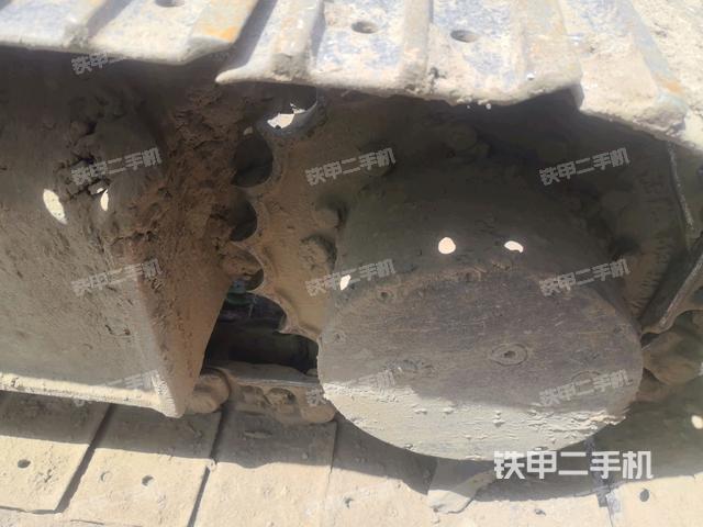 右驅(qū)動輪（行走機構(gòu)）