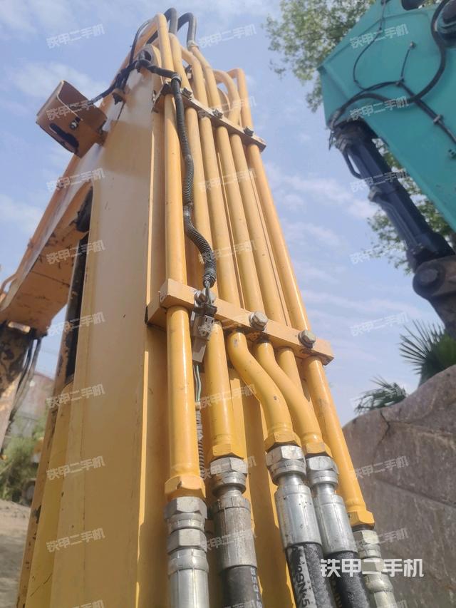 大臂背部俯視（工作和回轉(zhuǎn)裝置）