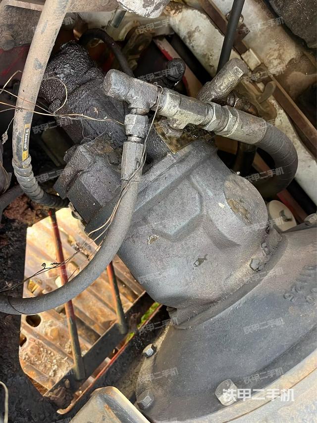 液壓泵艙室正面整體（整機(jī)外觀）