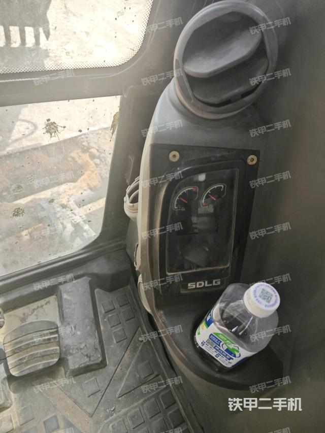 座椅左側(cè)控制臺(tái)/音響/含左手柄（駕駛室部分）