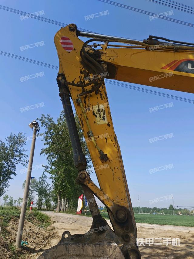 小臂整體左后(工作和回轉(zhuǎn)裝置) 小臂整體左后(工作和回轉(zhuǎn)裝置)