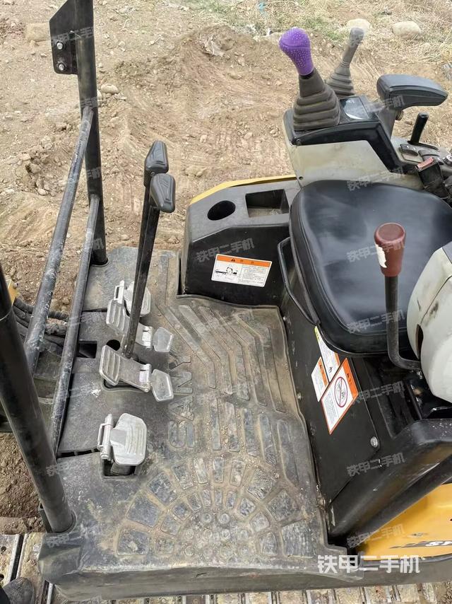 駕駛室整體（整機外觀）