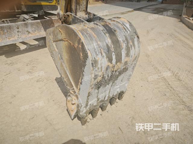 鏟斗右后整體（工作和回轉(zhuǎn)裝置）