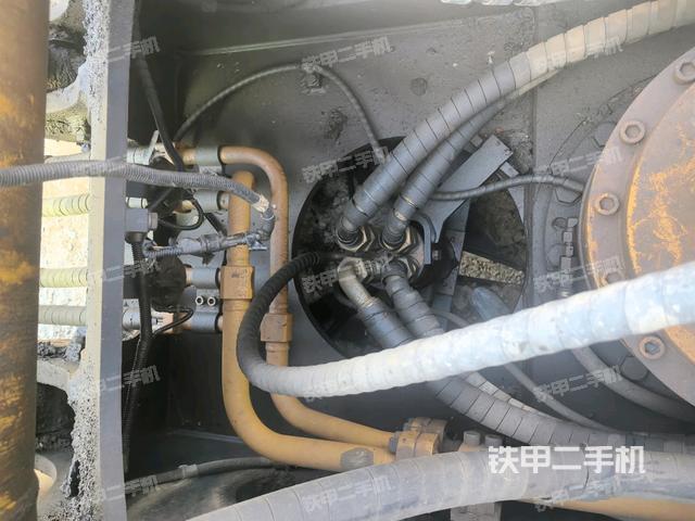 中央回轉(zhuǎn)接頭特寫（上車部件）