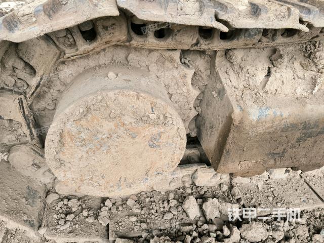 左驅(qū)動輪（行走機構(gòu)）