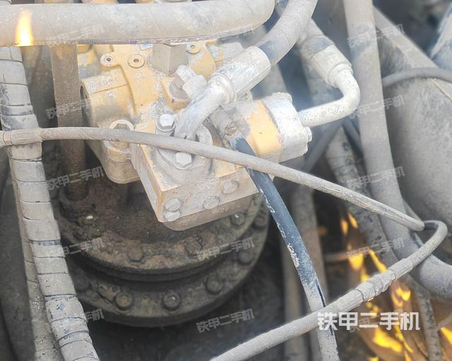 回轉(zhuǎn)馬達(dá)和主控閥（整機(jī)外觀）