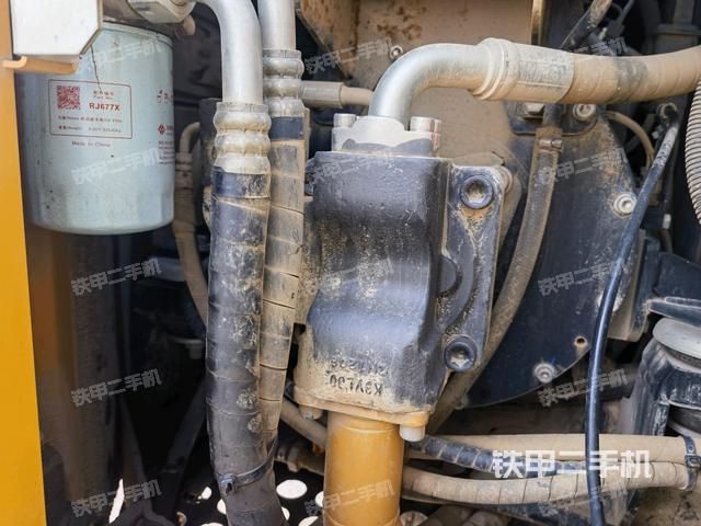 液壓泵艙室正面整體（整機(jī)外觀）