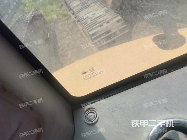 后窗玻璃角標（駕駛室部分）