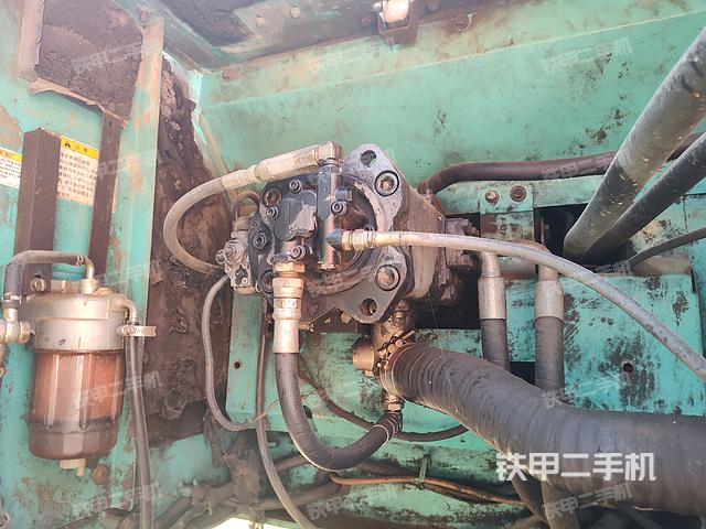 液壓泵艙室正面整體（整機(jī)外觀）