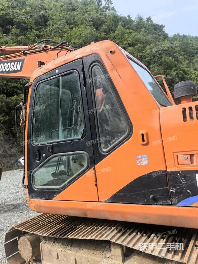 駕駛室左后45度（駕駛室部分）