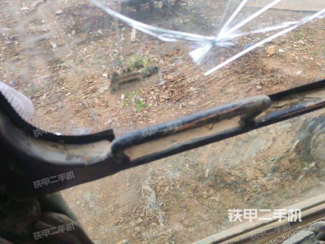 右側(cè)玻璃角標(biāo)(駕駛室部分) 右側(cè)玻璃角標(biāo)(駕駛室部分)
