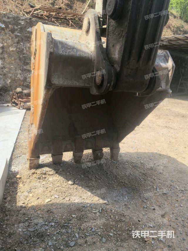 鏟斗右后整體（工作和回轉(zhuǎn)裝置）