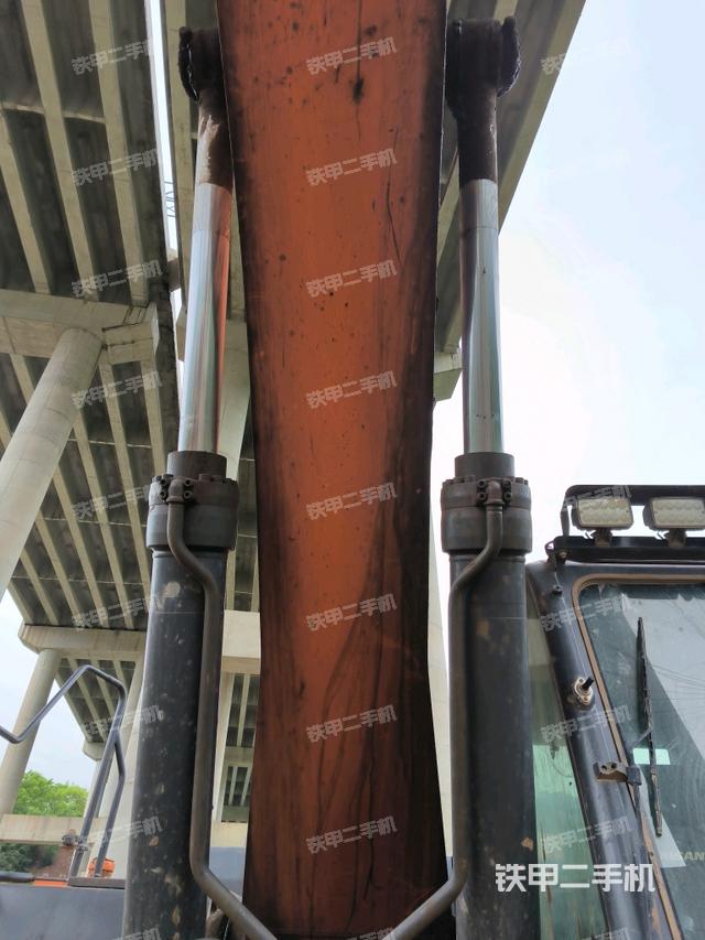 大臂油缸整體?豎拍（工作和回轉(zhuǎn)裝置）