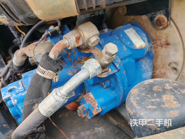 液壓泵艙室正面整體(整機外觀) 液壓泵艙室正面整體(整機外觀)