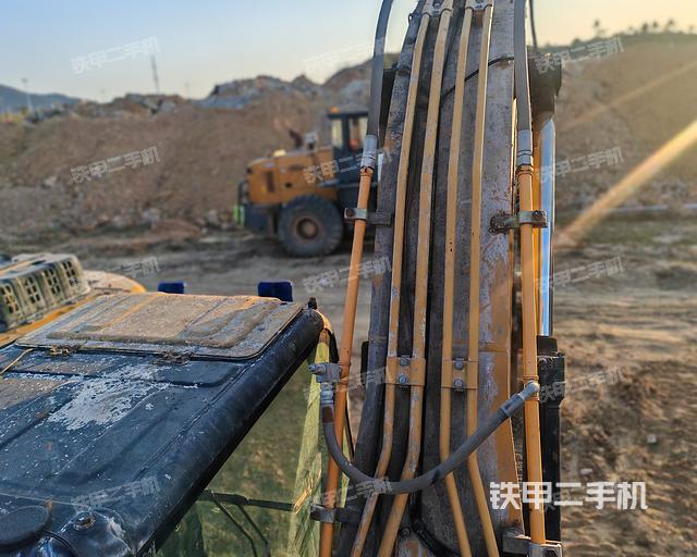 駕駛室頂部（整機(jī)外觀）