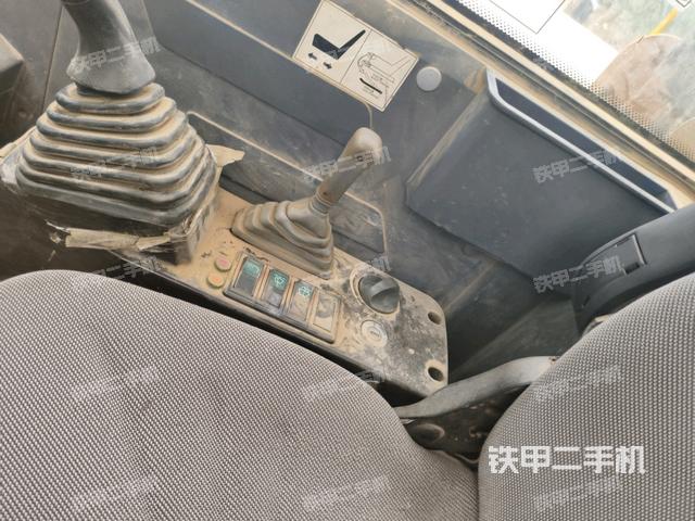 駕駛室整體(整機外觀) 駕駛室整體(整機外觀)
