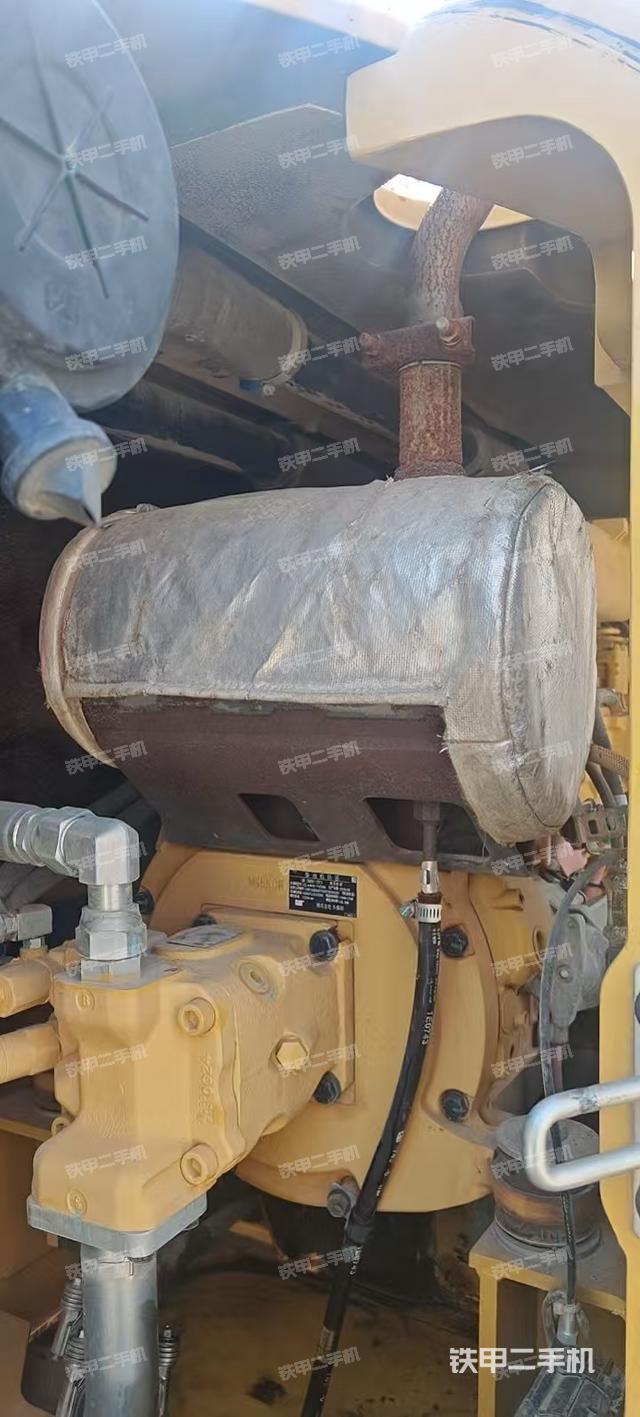 液壓泵艙室正面整體（整機(jī)外觀）