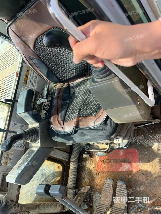 駕駛室整體（整機(jī)外觀）