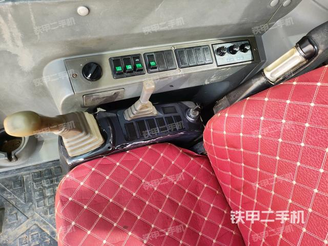 座椅右側(cè)控制臺/鑰匙門/油門/含右手柄（駕駛室部分）