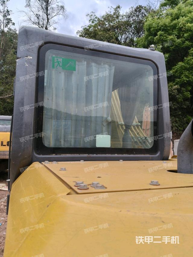 駕駛室頂部（整機外觀）