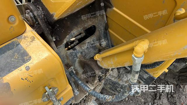 大臂根部?斜（工作和回轉(zhuǎn)裝置）