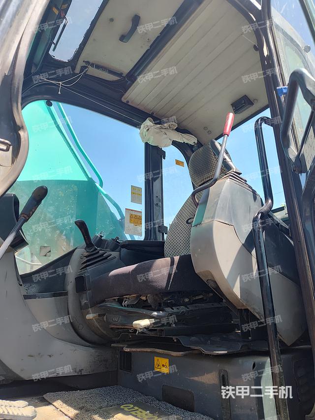 駕駛室整體（整機(jī)外觀）