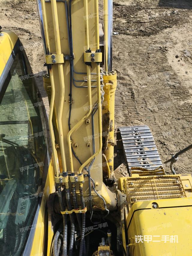 大臂背部俯视（工作和回转装置）