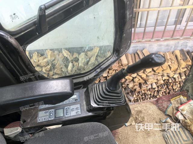 座椅右側(cè)控制臺/鑰匙門/油門/含右手柄（駕駛室部分）