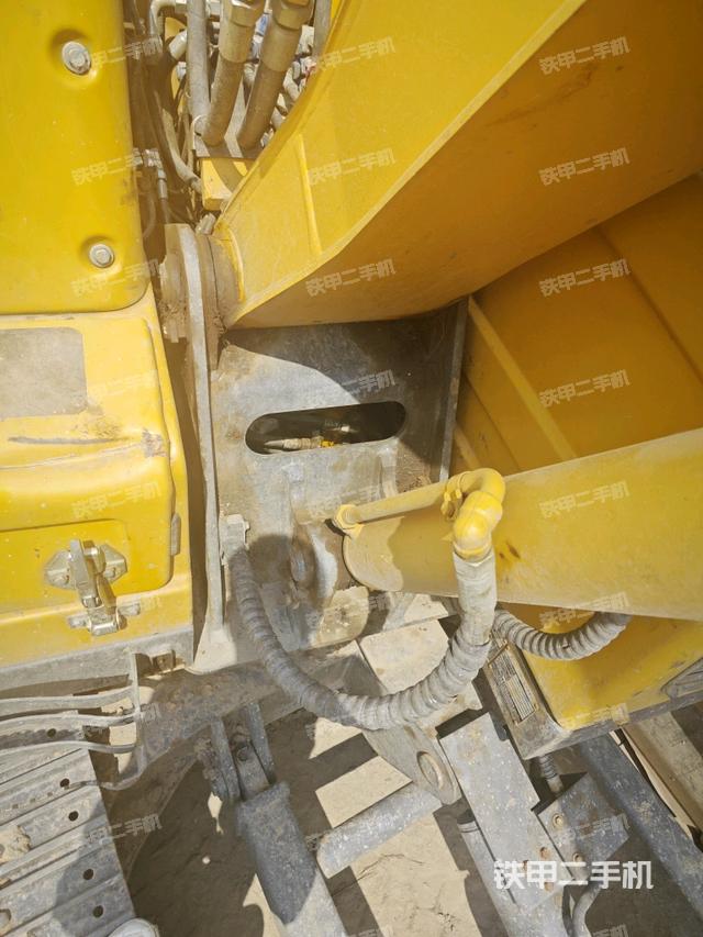 大臂根部?斜（工作和回轉(zhuǎn)裝置）