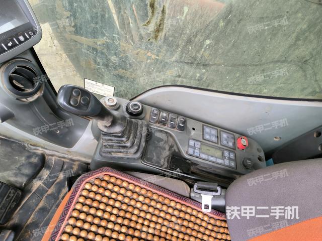 座椅右側(cè)控制臺/鑰匙門/油門/含右手柄（駕駛室部分）