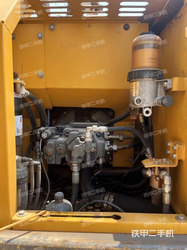 散熱器正面(大件艙室) 散熱器正面(大件艙室)