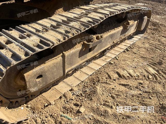 單側(cè)履帶整體(整機外觀) 單側(cè)履帶整體(整機外觀)