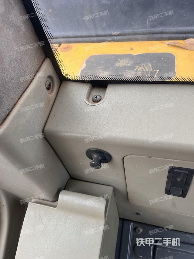 右側(cè)玻璃角標（駕駛室部分）