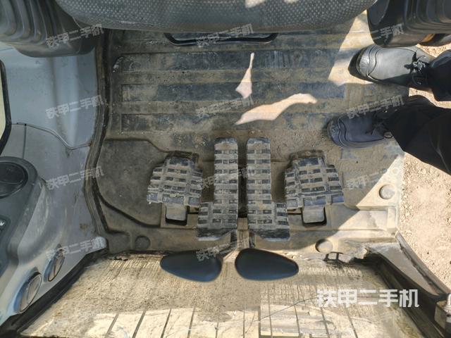 后窗玻璃角標(駕駛室部分) 后窗玻璃角標(駕駛室部分)