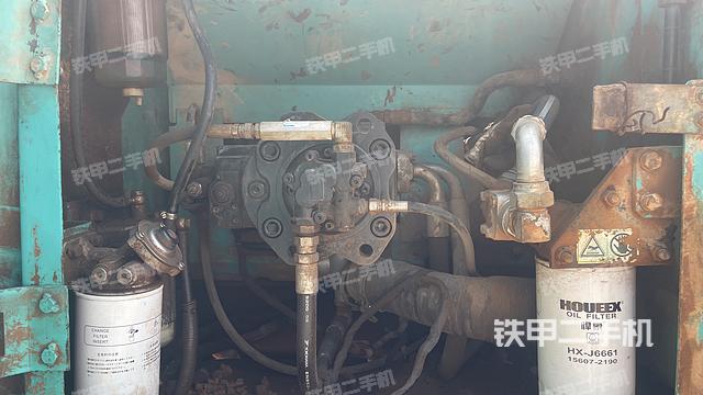 液壓泵艙室正面整體(整機外觀) 液壓泵艙室正面整體(整機外觀)
