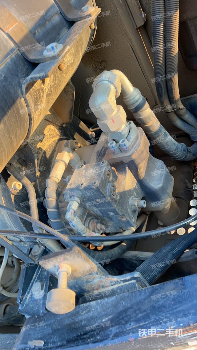 液壓泵艙室正面整體（整機(jī)外觀）