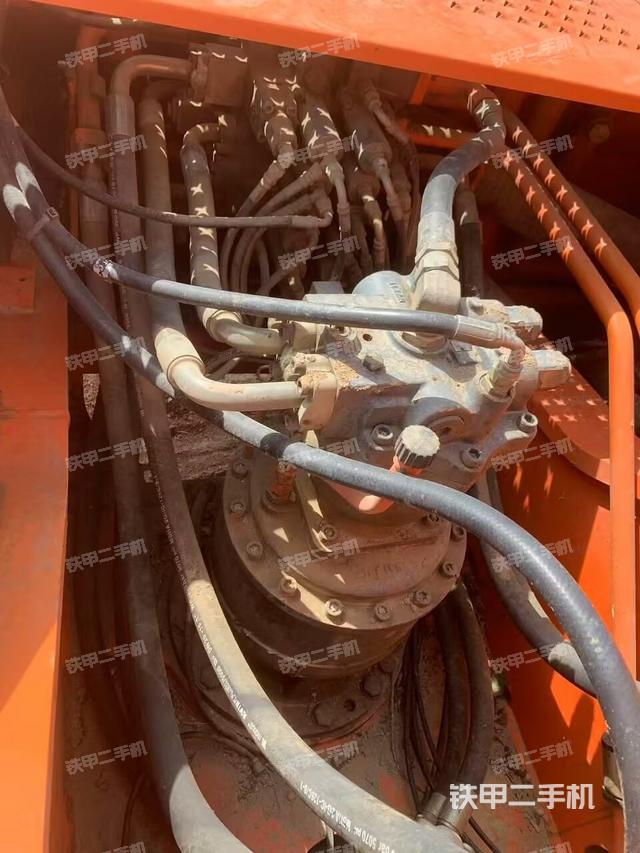 回轉馬達和主控閥（整機外觀）