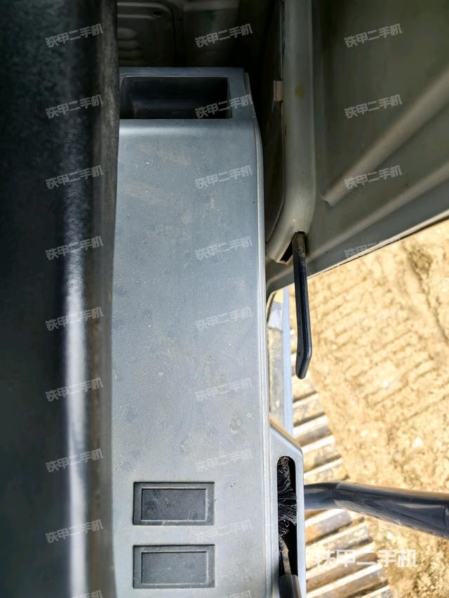 座椅左側(cè)控制臺/音響/含左手柄（駕駛室部分）