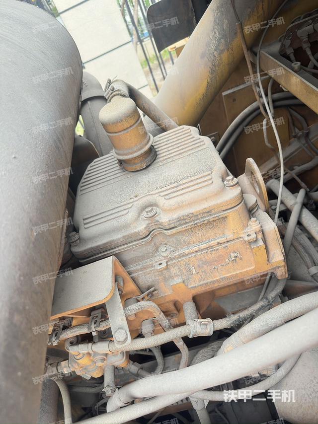 發(fā)動機(jī)左側(cè)（整機(jī)外觀及大件）