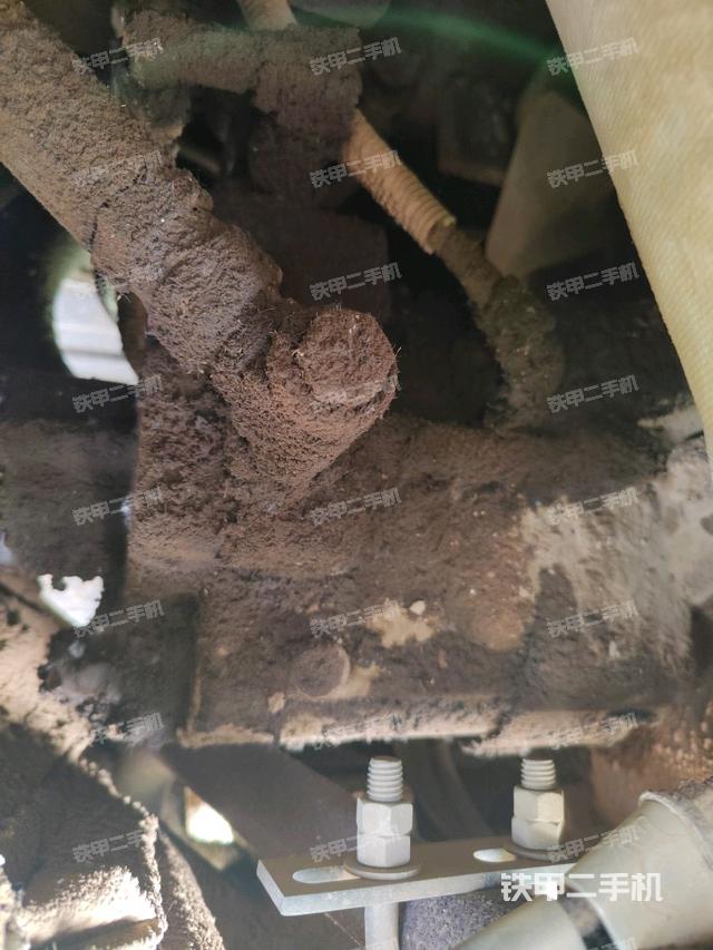 液壓泵艙室正面整體(整機(jī)外觀) 液壓泵艙室正面整體(整機(jī)外觀)