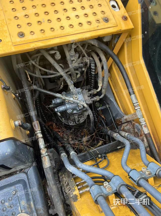 回转马达和主控阀（整机外观）