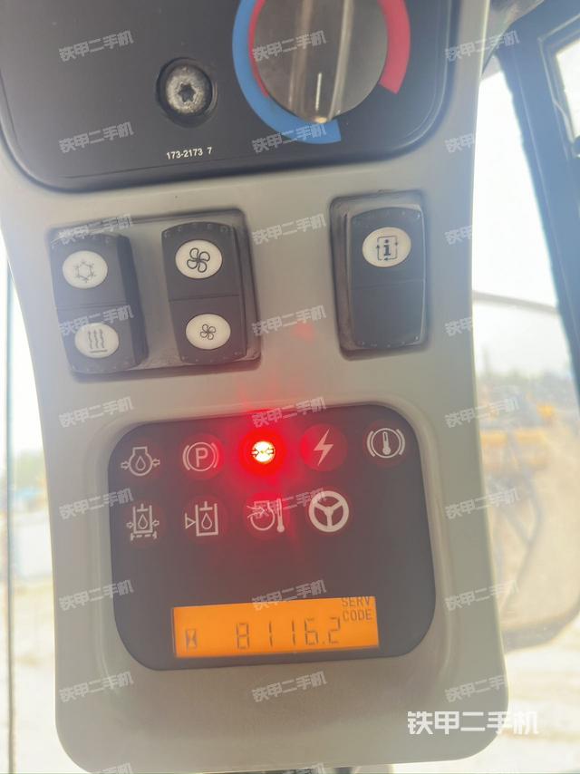 駕駛室操作臺（整機(jī)外觀及大件）