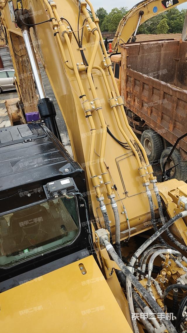 驾驶室顶部（整机外观）