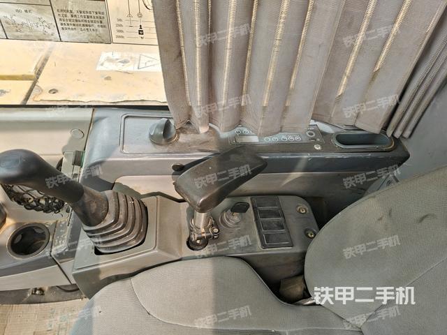 座椅右側(cè)控制臺/鑰匙門/油門/含右手柄（駕駛室部分）