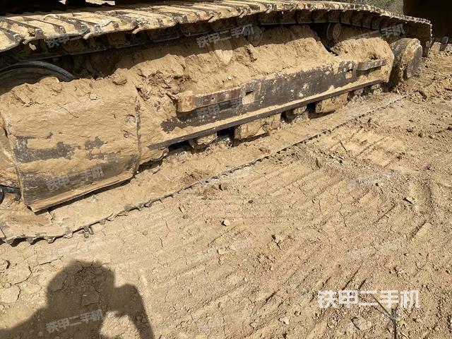 單側(cè)履帶整體(整機外觀) 單側(cè)履帶整體(整機外觀)