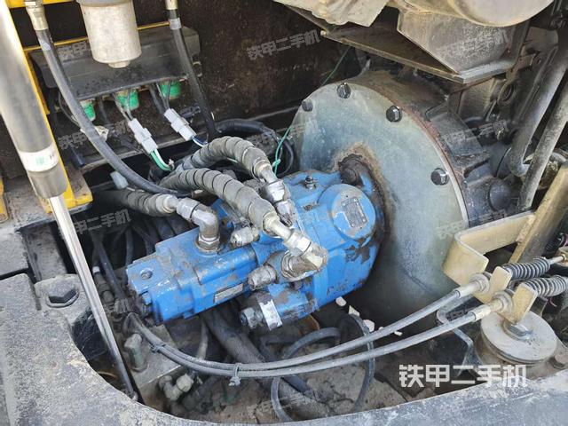 液壓泵艙室正面整體(整機(jī)外觀) 液壓泵艙室正面整體(整機(jī)外觀)