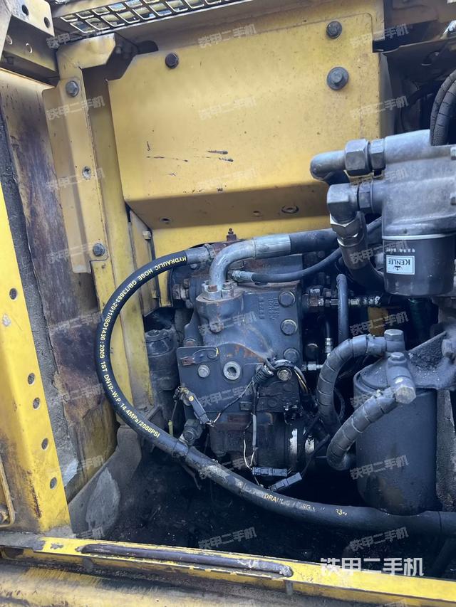 液壓泵艙室正面整體（整機(jī)外觀）