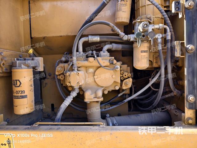 液壓泵艙室正面整體(整機外觀) 液壓泵艙室正面整體(整機外觀)